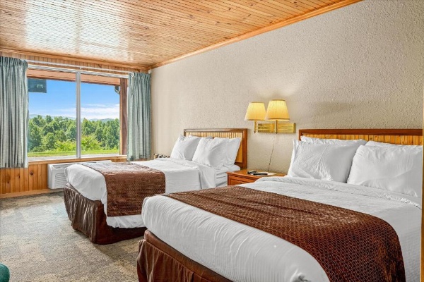 Early Blue Motel image 12