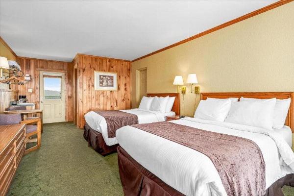 Early Blue Motel image 19