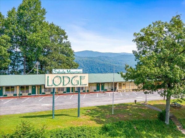 Early Blue Motel image 23